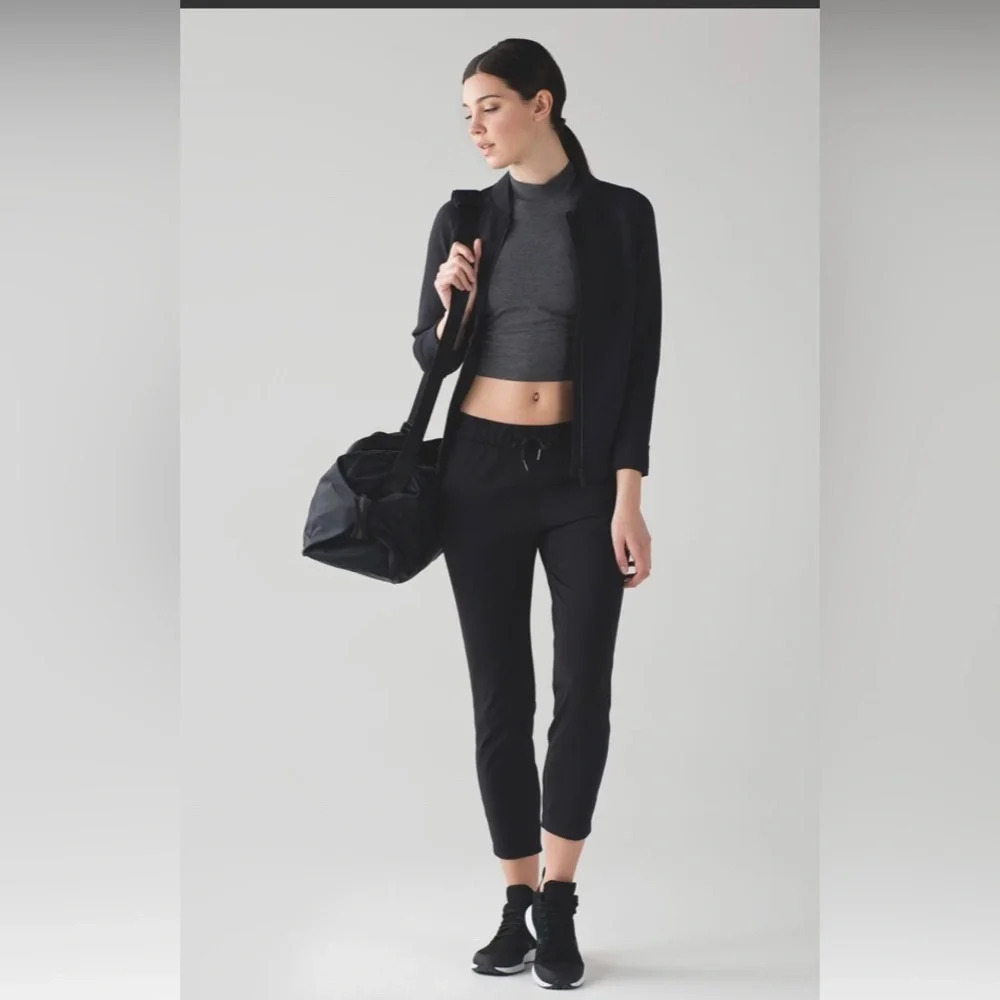 Lululemon On The Fly Pant *28"
Black